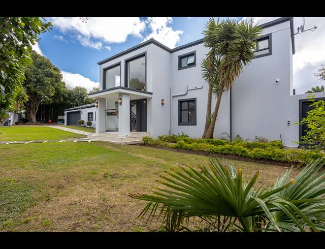 4 BEDROOM HOUSE SOLD IN CONSTANTIA